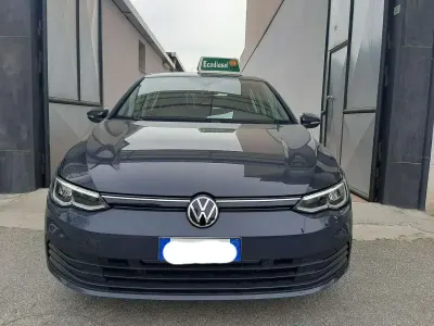 Używany VW Golf VII Sportline 116 KM (85 kW) 2020 Szary Sedan/Limuzyna