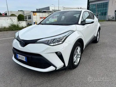 Usata Toyota C-HR Active 122 CV (89 kW) 2023 Bianco SUV