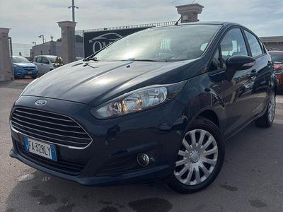 Usata Ford Fiesta 75 CV (55 kW) 2015 Blu Berlina
