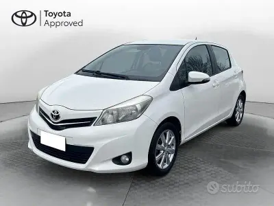 Usata Toyota Yaris Active 69 CV (50 kW) 2012 Bianco Utilitaria