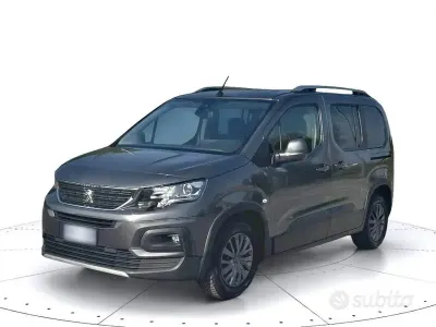Usata Peugeot Rifter Allure 131 CV (96 kW) 2020 Grigio Monovolume