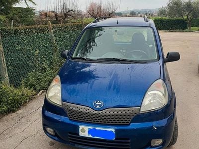 Usata Toyota Yaris Verso 2001 Blu Monovolume