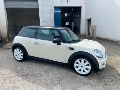 Usata Mini Cooper D 109 CV (80 kW) 2009 Beige Utilitaria