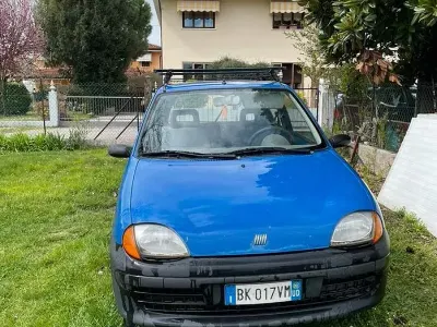 Käytetty Fiat 600 39 HP (28 kW) 2000 Sininen Sedan
