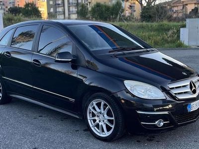 Mercedes B200