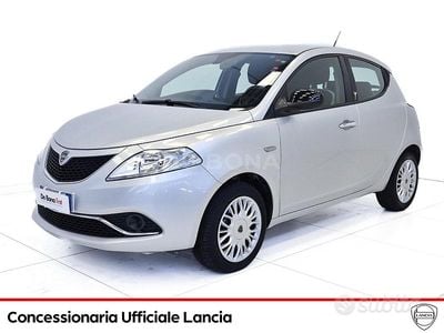 Usata Lancia Ypsilon Gold 69 CV (50 kW) 2017 Grigio Utilitaria