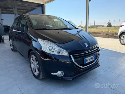 Usata Peugeot 208 Allure 92 CV (67 kW) 2014 Marrone Utilitaria