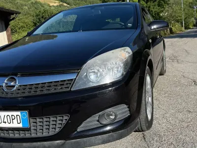 Usata Opel Astra GTC Enjoy 90 CV (66 kW) 2008 Berlina