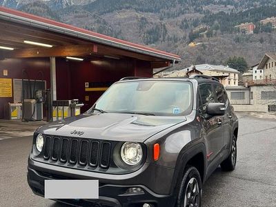 Usata Jeep Renegade Trailhawk 170 CV (125 kW) 2016 Grigio SUV
