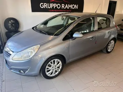 Używany Opel Corsa Edition 80 KM (58 kW) 2010 Szary Hatchback