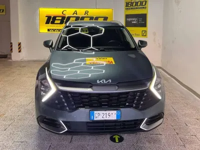 Usata Kia Sportage Style 179 CV (131 kW) 2023 Yuka steel gray metallizzato SUV