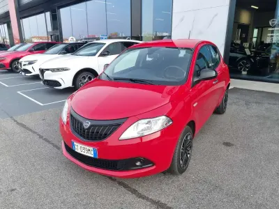 Usata Lancia Ypsilon S 70 CV (51 kW) 2024 Rosso Utilitaria