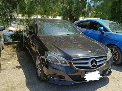 Usata Mercedes E200 136 CV (100 kW) 2015 Nero Berlina
