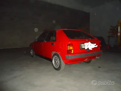 Usata Lancia Delta 140 CV (102 kW) 1989 Rosso Utilitaria