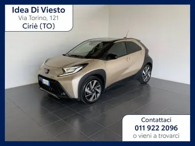 Usata Toyota Aygo X Lounge 72 CV (52 kW) 2024 Oro SUV