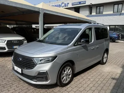 Usata Ford Tourneo Connect 102 CV (75 kW) 2024 Argento / metallizzato Monovolume