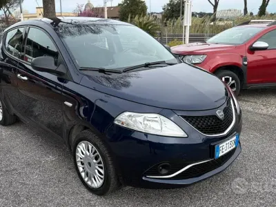 Usata Lancia Ypsilon Silver 69 CV (50 kW) 2016 Blu Utilitaria