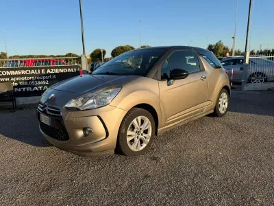 Usata Citroën DS3 Chic 95 CV (69 kW) 2011 Oro Utilitaria