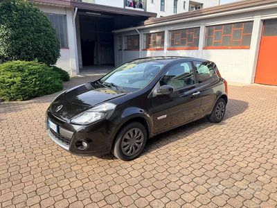 Gebraucht Renault Clio II 75 PS (55 kW) 2010 Schwarz Limousine