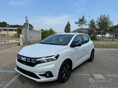 Usata Dacia Sandero Journey 91 CV (66 kW) 2025 Bianco pastello Berlina