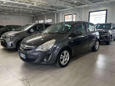 Usata Opel Corsa Edition 95 CV (69 kW) 2012 Grigio Utilitaria