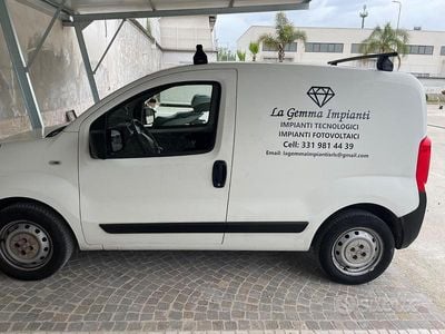Begagnad Peugeot Bipper 75 HK (55 kW) 2011 Vit Minibuss
