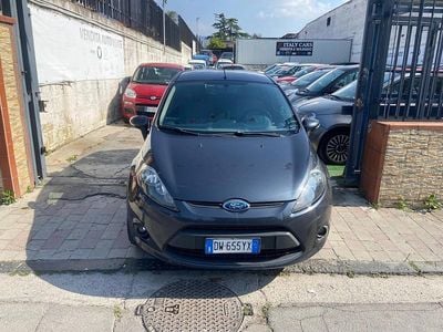 Usata Ford Fiesta Ghia 70 CV (51 kW) 2009 Grigio Utilitaria