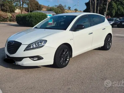 Usata Lancia Delta Gold 105 CV (77 kW) 2014 Bianco Utilitaria