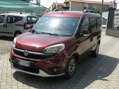 Usata Fiat Doblò Trekking 120 CV (88 kW) 2016 Marrone Monovolume