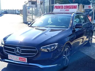 Usata Mercedes E300 Business 286 CV (210 kW) 2021 Blu elegante Station wagon
