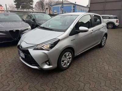 Argento Usata 2018 Toyota Yaris Hybrid Business Edition Berlina | 12.900 € (Buon prezzo)