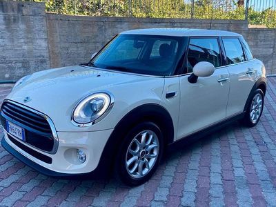 Usata Mini Cooper D 116 CV (85 kW) 2018 Beige Utilitaria