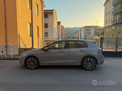 Brugt VW Golf VIII Life 116 HK (85 kW) 2022 Grå Sedan