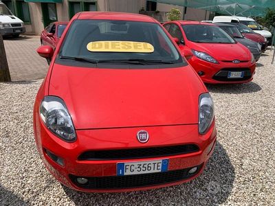 Usata Fiat Punto Lounge 95 CV (69 kW) 2017 Rosso Utilitaria