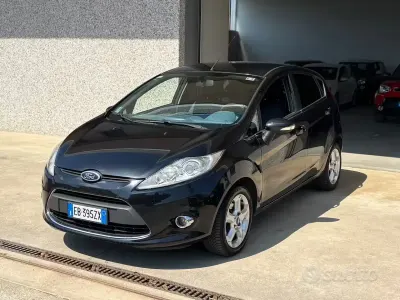 Käytetty Ford Fiesta Titanium 92 HP (67 kW) 2010 Musta Sedan