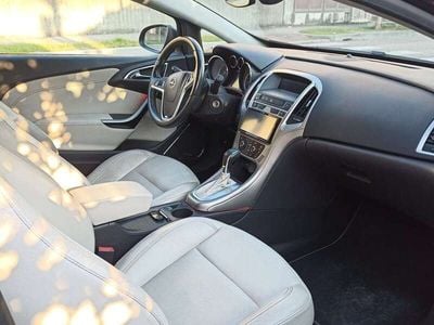 Usata Opel Astra GTC 140 CV (102 kW) 2012 Nero Coupé