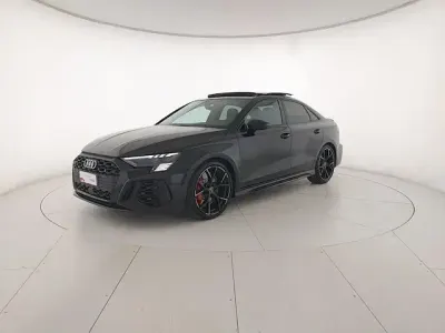 Usata Audi RS3 Design 400 CV (294 kW) 2023 Nero mito metallizzato Berlina