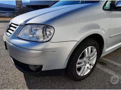 Usata VW Touran 136 CV (100 kW) 2005 Grigio Monovolume