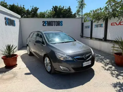Usata Opel Astra Cosmo 125 CV (91 kW) 2012 Grigio Berlina
