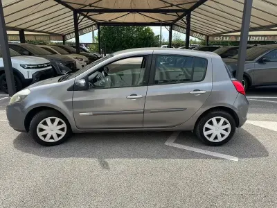 Usata Renault Clio 75 CV (55 kW) 2010 Grigio Utilitaria