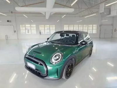 Usata Mini Cooper SE Classic 75 kW (102 CV) 2022 Verde Utilitaria