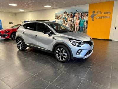 Usata Renault Captur Techno 145 CV (106 kW) 2023 Grigio magnete SUV