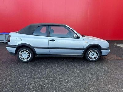 Usata VW Golf Cabriolet Classicline 101 CV (74 kW) 1996 Argento Cabrio