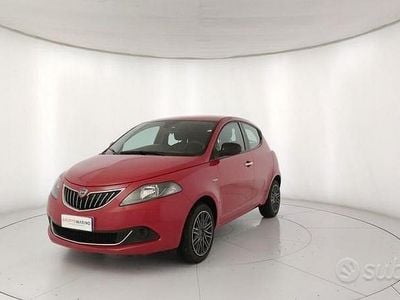 Usata Lancia Ypsilon Gold 69 CV (50 kW) 2022 Rosso Utilitaria