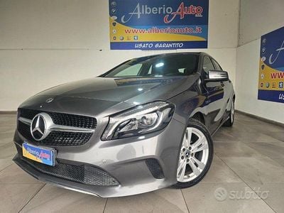 Usata Mercedes A180 Premium 109 CV (80 kW) 2018 Grigio scuro Berlina