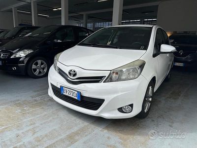 Usata Toyota Yaris Active 69 CV (50 kW) 2014 Bianco Utilitaria