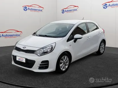 Usata Kia Rio 83 CV (61 kW) 2016 Bianco Utilitaria