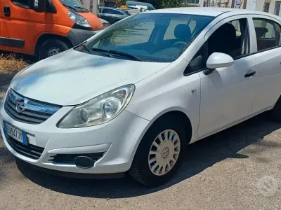 Usata Opel Corsa 65 CV (47 kW) 2010 Bianco Utilitaria