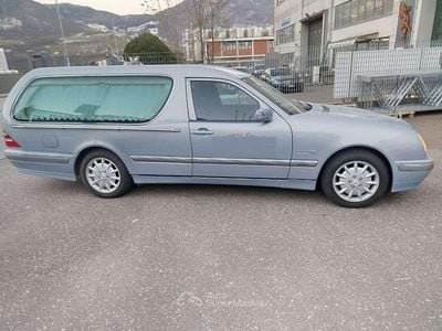 Usata Mercedes E270 Elegance 170 CV (125 kW) 2000 Grigio Station wagon