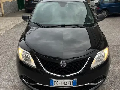 Usata Lancia Ypsilon 69 CV (50 kW) 2016 Nero Utilitaria